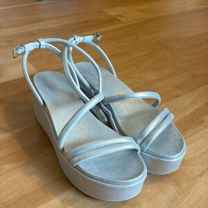 🆕 J Slides NWT Silver Platform Sandals. 7.5  🔥Last Pair
